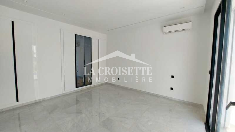 Appartement S+3 avec jardin et piscine à Ain Zaghouan